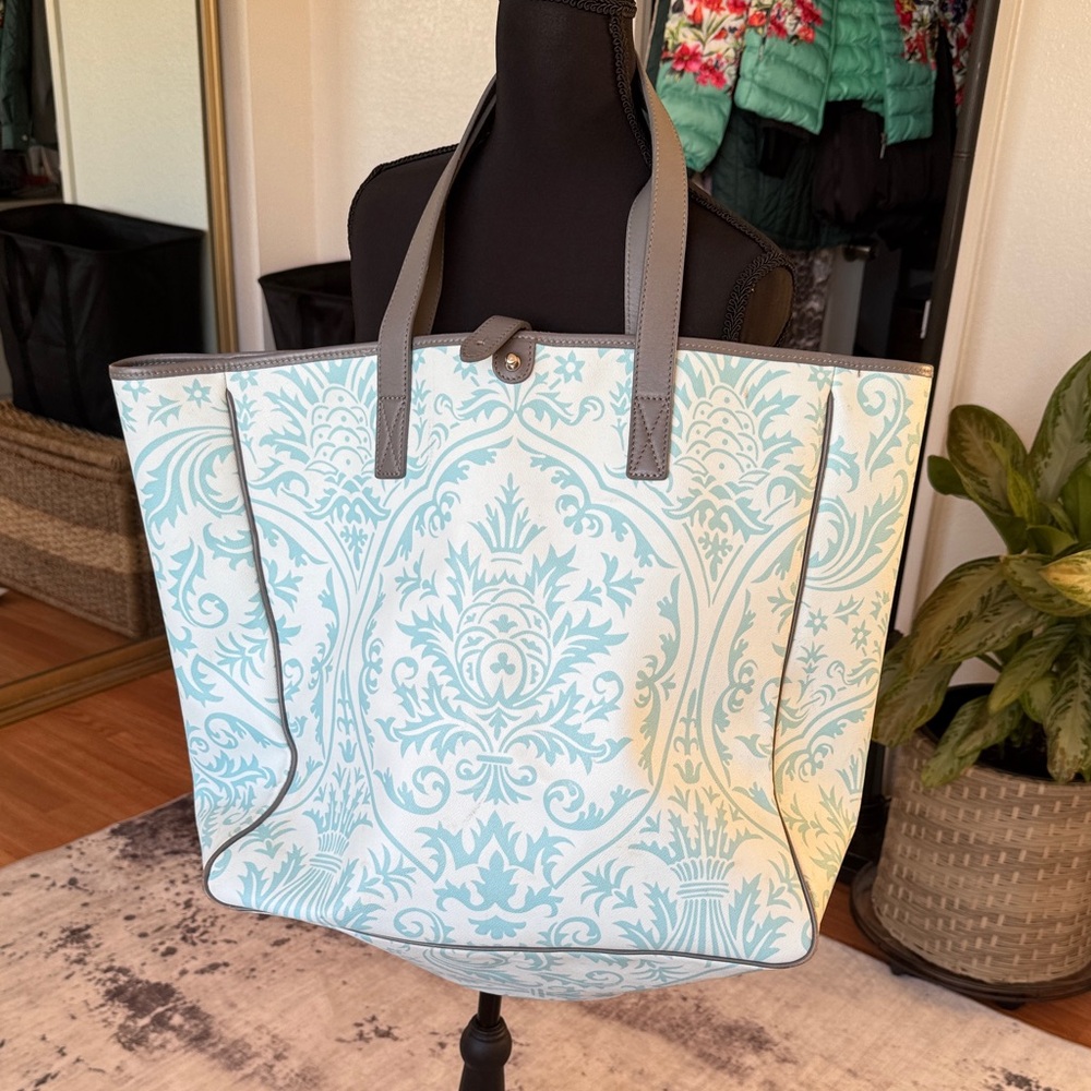 Mulholland Patterned Tote Bag in Blue and Cream